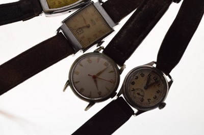 Lot 111 - Five assorted vintage gent's wristwatches