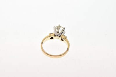 Lot 16 - Three stone diamond ring