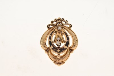 Lot 38 - 19th Century Continental brooch pendant