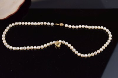 Lot 75 - Uniform row of cultured pearls