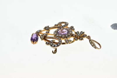 Lot 42 - Edwardian yellow metal, amethyst and seed pearl pendant brooch