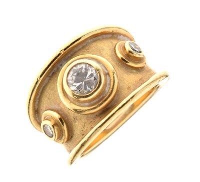 Lot 13 - Three stone diamond 18ct gold ring
