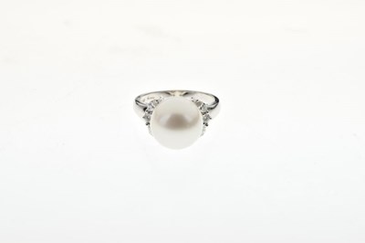 Lot 17 - South Sea cultured pearl and diamond 18ct white gold ring