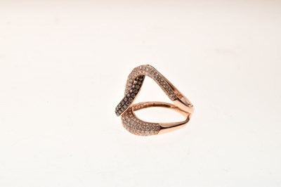 Lot 41 - ESSY - Diamond and cognac colour diamond ring