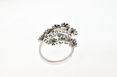Lot 40 - Diamond kinetic enamel flowerhead ring