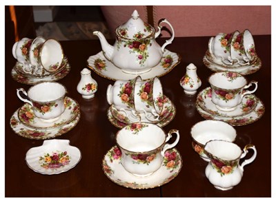 Lot 423 - Quantity of Royal Albert teaware 'Old Country Roses' teawares