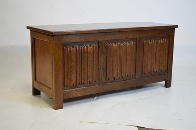 Lot 599 - Reproduction oak blanket chest