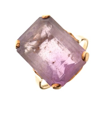 Lot 4 - 9ct gold ring set amethyst-coloured stone