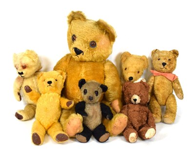 Lot 433 - Quantity of vintage plush toys/ bears