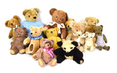 Lot 434 - Quantity of vintage plush toys/ bears