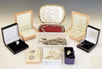 Lot 88 - Quantity of silver jewellery