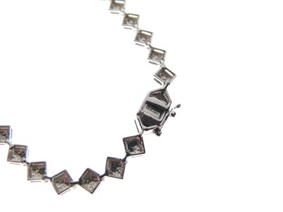 Lot 43 - 18ct white gold necklace