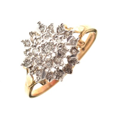 Lot 7 - Twenty-five stone diamond cluster ring