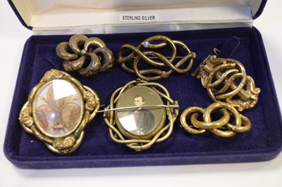 Lot 61 - Collection of six Victorian brooches