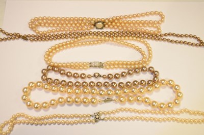 Lot 109 - Quantity of simulated pearl necklaces