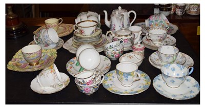 Lot 542 - Quantity of mid to late 20th Century floral pattern tea wares, etc