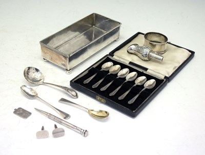 Lot 206 - Quantity of small silver to include cased set of six George V teaspoons, etc