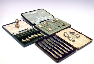 Lot 201 - Quantity of silver items to include a cased set of Edward VII silver teaspoons and tongs