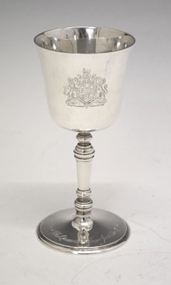 Lot 173 - Elizabeth II silver goblet commemorative The Queen's Silver Jubilee