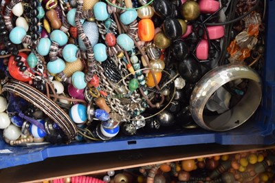 Lot 86 - Large quantity of costume jewellery