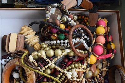 Lot 85 - Quantity of modern costume jewellery