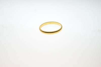 Lot 18 - 22ct gold wedding ring