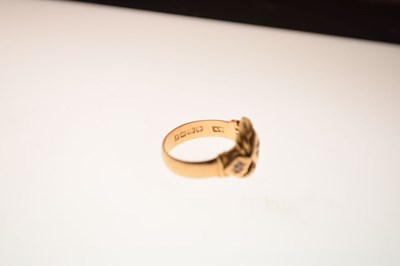 Lot 25 - 18ct gold and diamond ring