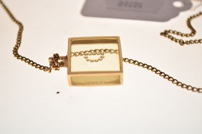 Lot 83 - 9ct gold initial 'D' pendant on chain