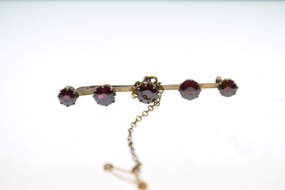 Lot 43 - 18ct ring (missing stones), red stone cluster ring, and bar brooch