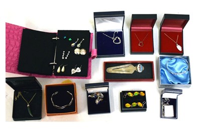 Lot 108 - Quantity of silver and other costume jewellery