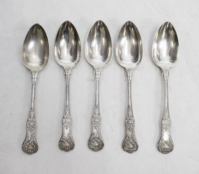 Lot 109 - Five William IV Queen's pattern with oyster shell back tablespoons
