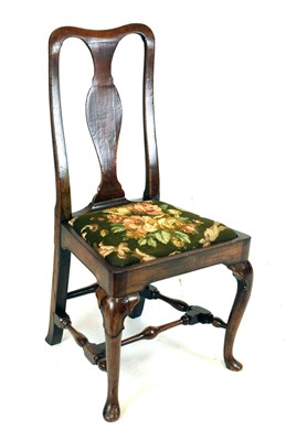 Lot 499 - Queen Anne walnut splat back chair