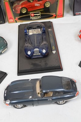 Lot 323 - Quantity of 1/18 scale Maisto & Burago diecast model cars