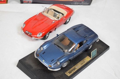 Lot 323 - Quantity of 1/18 scale Maisto & Burago diecast model cars
