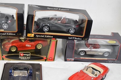 Lot 323 - Quantity of 1/18 scale Maisto & Burago diecast model cars