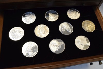 Lot 146 - John Pinches cased set of fifty Leonardo Da Vinci silver ingots