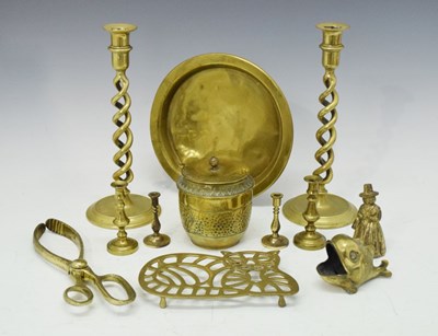 Lot 605 - Quantity of brassware to include pair of candlesticks, etc