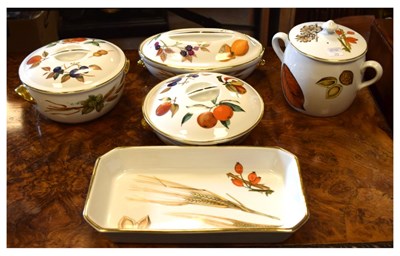 Lot 485 - Quantity of Royal Worcester 'Wild Harvest' and other oven to tableware