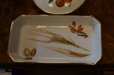 Lot 485 - Quantity of Royal Worcester 'Wild Harvest' and other oven to tableware