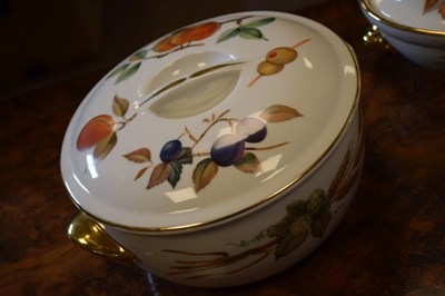Lot 485 - Quantity of Royal Worcester 'Wild Harvest' and other oven to tableware