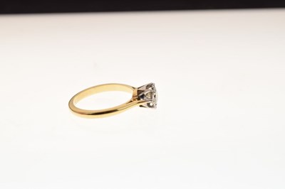 Lot 4 - Yellow metal solitaire diamond ring