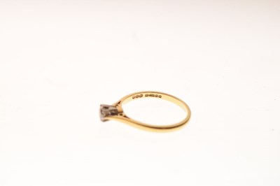 Lot 21 - 18ct gold single stone diamond ring