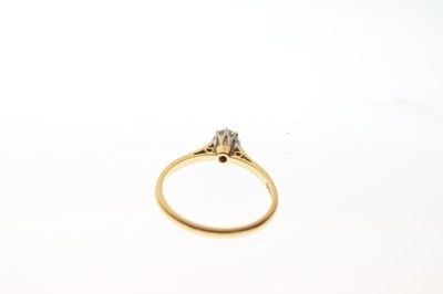 Lot 21 - 18ct gold single stone diamond ring