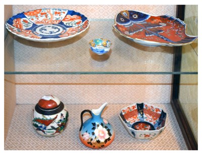 Lot 557 - Assorted Japanese ceramics