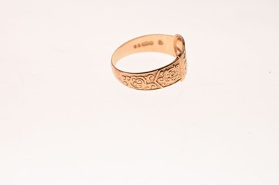 Lot 10 - 9ct gold buckle ring