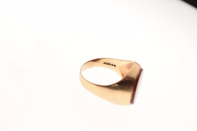 Lot 16 - 9ct gold, carnelian signet ring