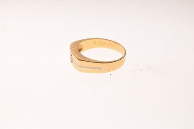 Lot 9 - Gentleman's diamond set ring