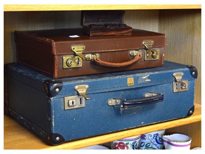 Lot 511 - Vintage leather attaché case and brass inlaid cased dice, and blue 'Apex Luggage' case