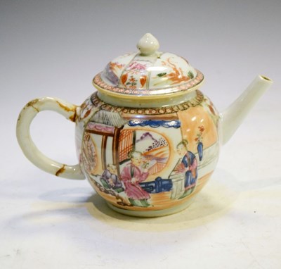 Lot 282 - Late 18th Century Chinese export 'bullet' teapot