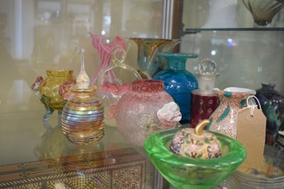 Lot 291 - Assorted coloured glassware